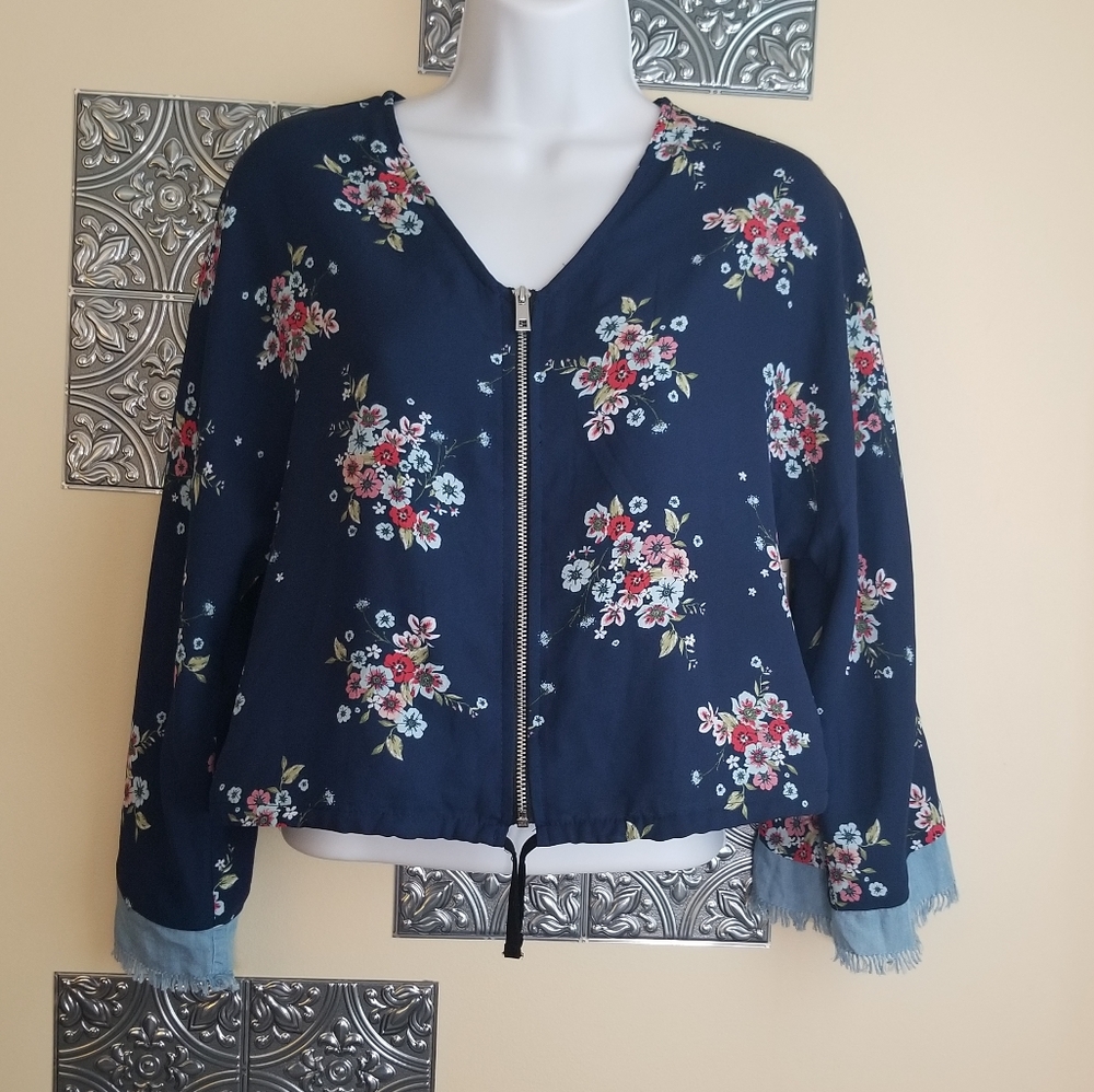 Art Class Super Cute Slightly Cropped Size M/L